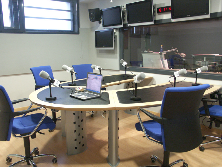 Poner medianoche Cordero Realmadrid Radio en la Ciudad del Real Madrid - Estudio Alemany